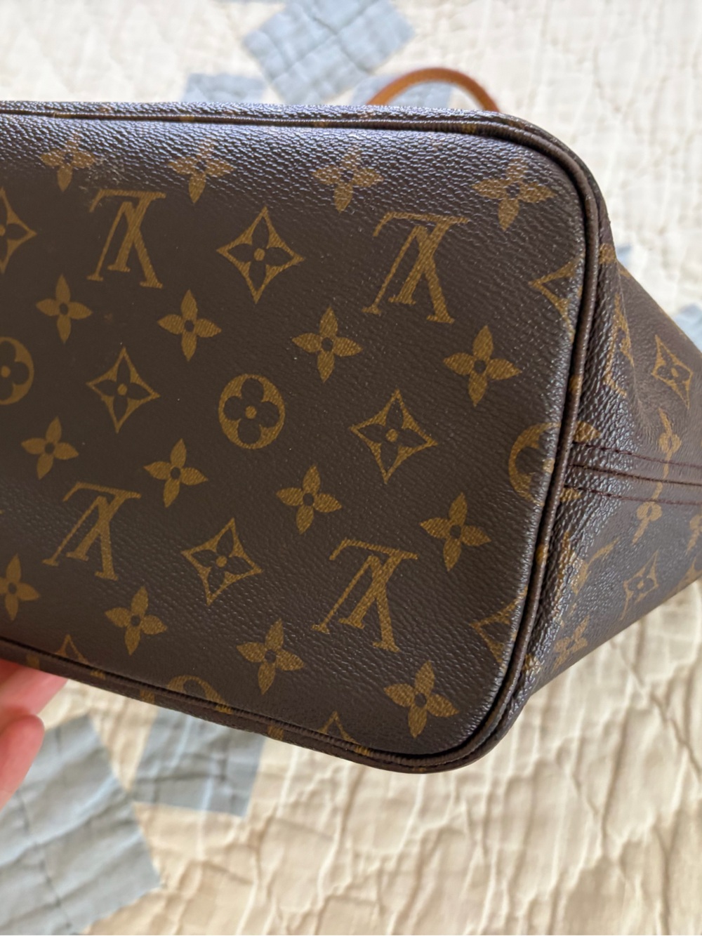Louis Vuitton Monogram Neverfull Tote, MM - Picture 5 of 16
